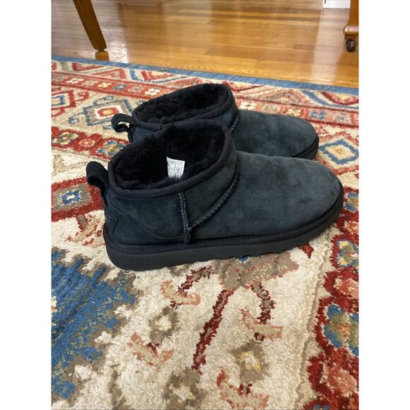 Authentic UGG Classic Ultra Mini BLACK Women's 8 Boots Winter - Picture 3 of 14
